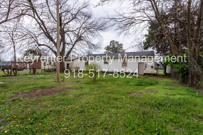 Building Photo - 1553 E 53rd St N