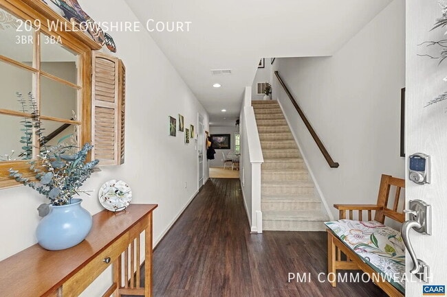 Building Photo - 209 Willowshire Ct