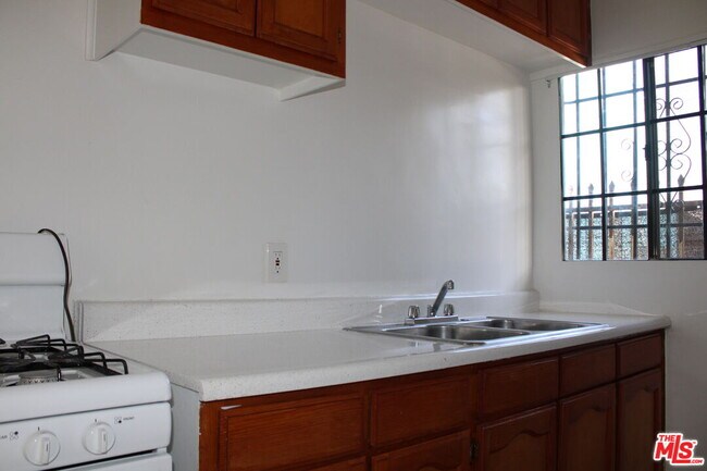 Building Photo - 6340 10th Ave