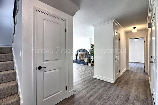 Building Photo - 2585 Warbler Ave