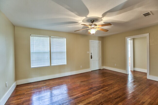 Building Photo - 2002