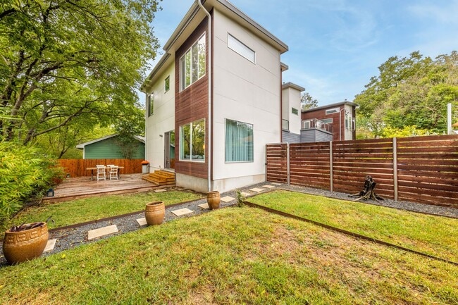 Building Photo - Gorgeous Fully Furnished Home in Brentwood - Short Term Lease  Options Available