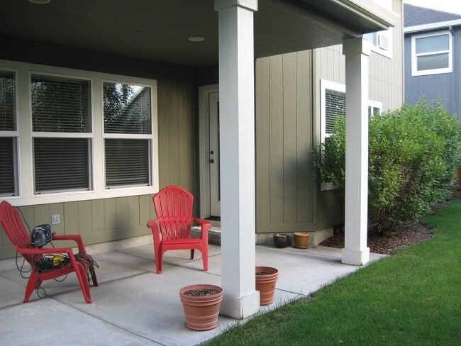 Building Photo - 657 Spring Valley Dr