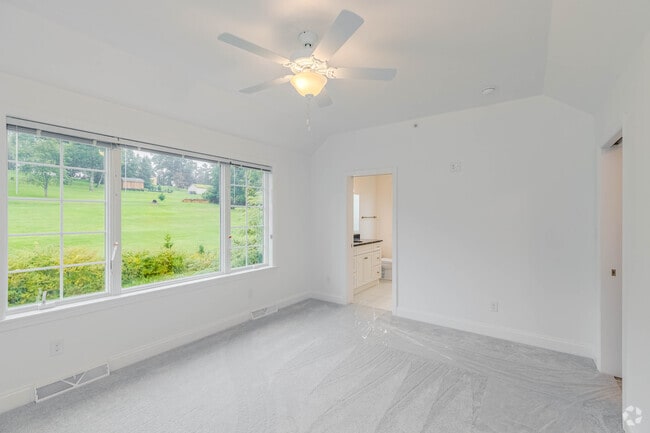 2BR, 2.5BA - Townhome - Rosemary Lane Townhomes