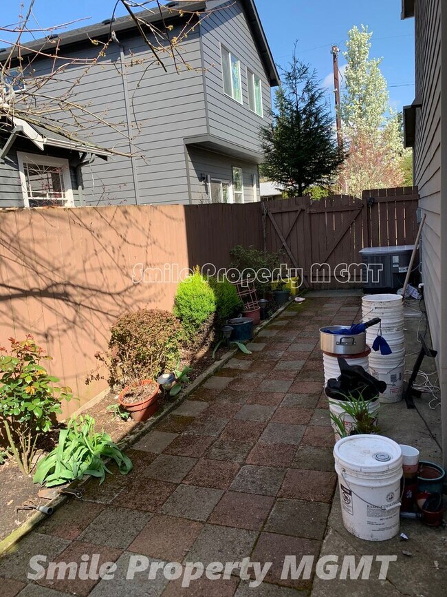 Building Photo - NEW Carpet