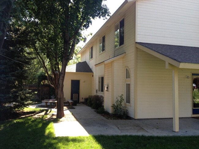 Building Photo - 378 S Winthrop Way