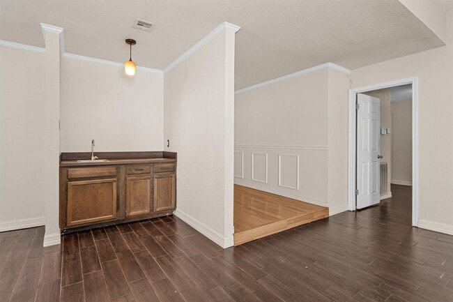 Building Photo - 13650 Cherrydown St