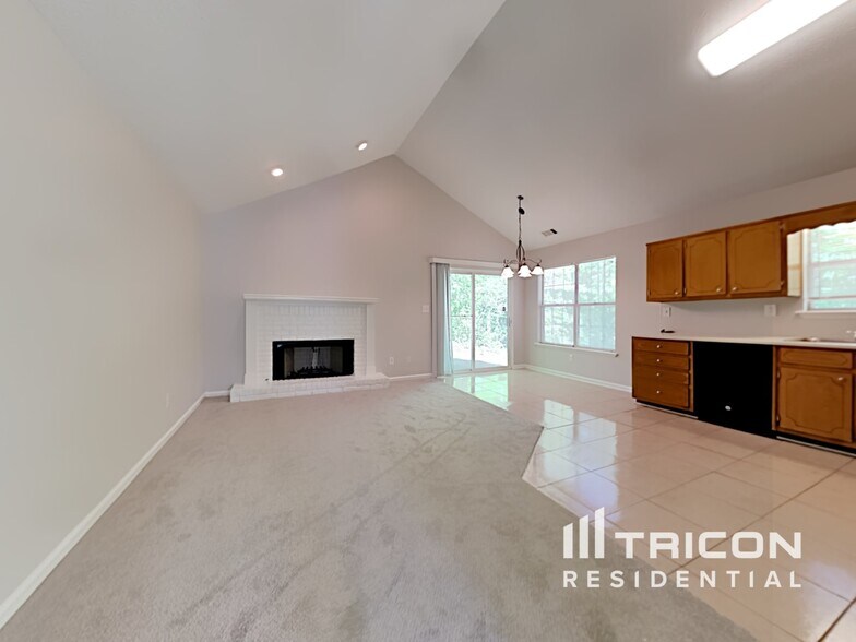 Building Photo - 4122 Autumn Lake Dr