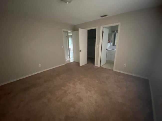 Building Photo - 2 Bedroom 2 Bath Duplex in Historic Downto...