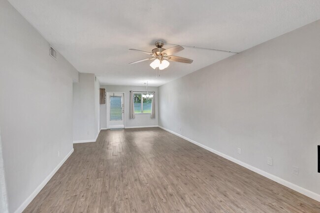 Building Photo - 2161 NE 42nd Ct