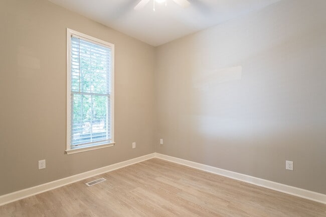 Building Photo - 200 Howell St