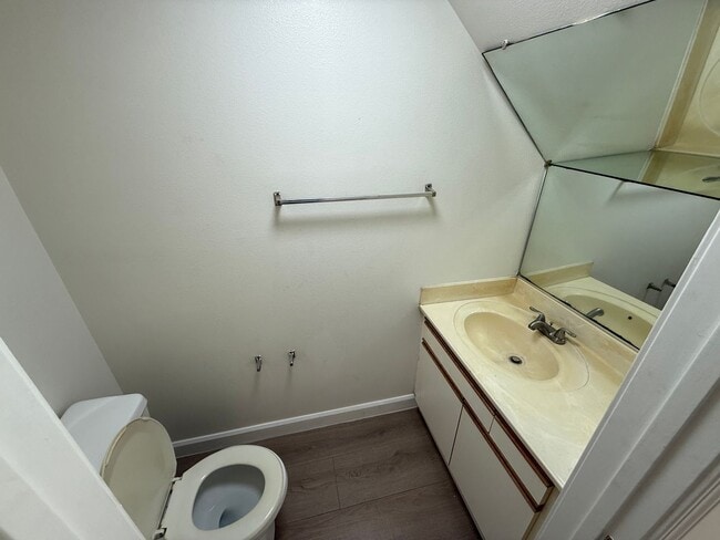 Building Photo - Paul Lee - R7535