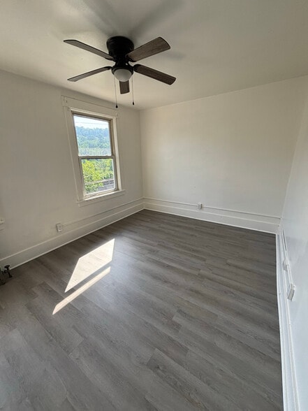 Building Photo - 702 Airbrake Ave
