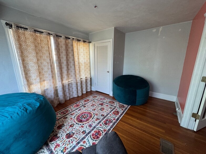 Building Photo - 328 Manhattan Ave