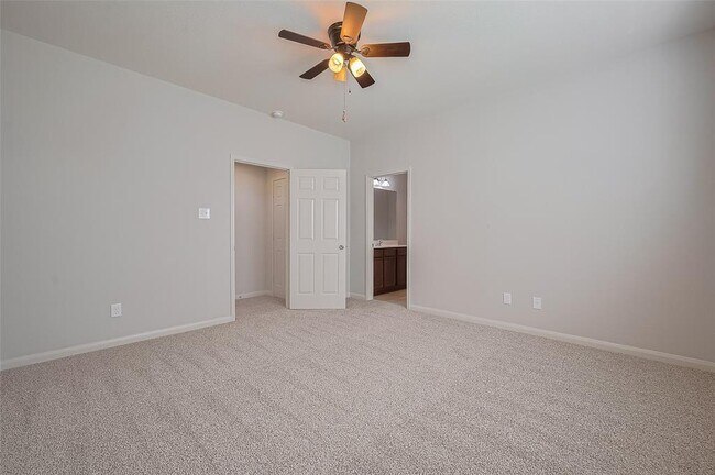 Building Photo - 38319 Miranda Ln
