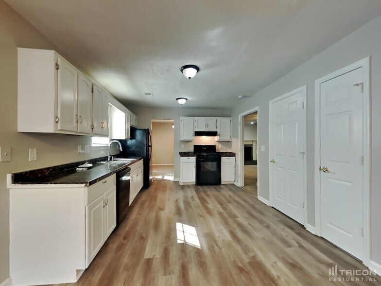 Building Photo - 1051 Park Creek Cir