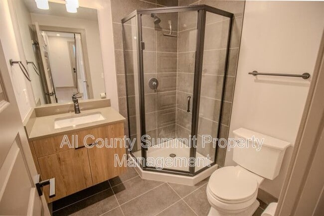 Building Photo - 1571 King St