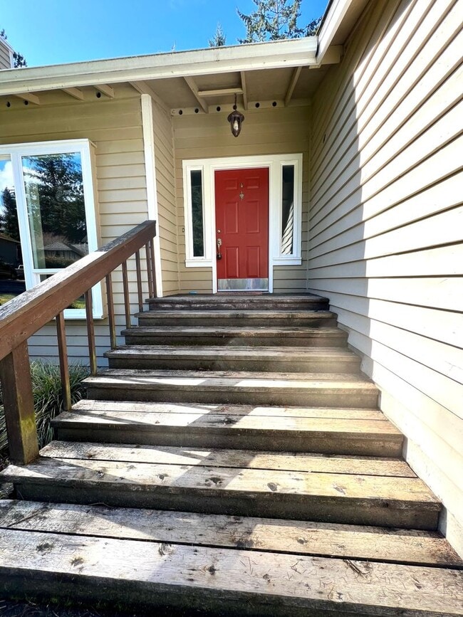 Building Photo - Charming 3-Bed, 3-Bath Home with Bonus Roo...