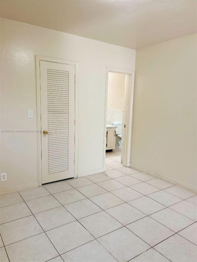 Building Photo - 4011 NW 30th Terrace