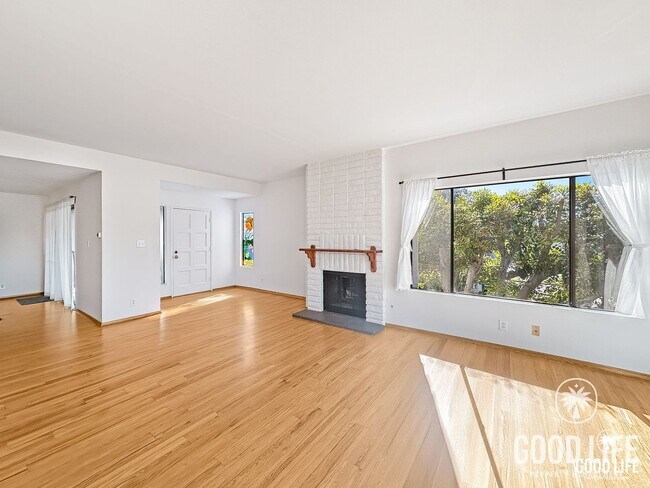 Building Photo - Spacious 4Bd/3Ba Townhome near SDSU - $500 off the 1st month's rent with a signed lease prior to ...