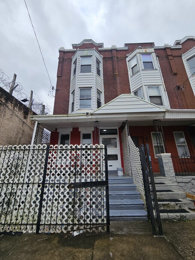 Primary Photo - 5210 Master St
