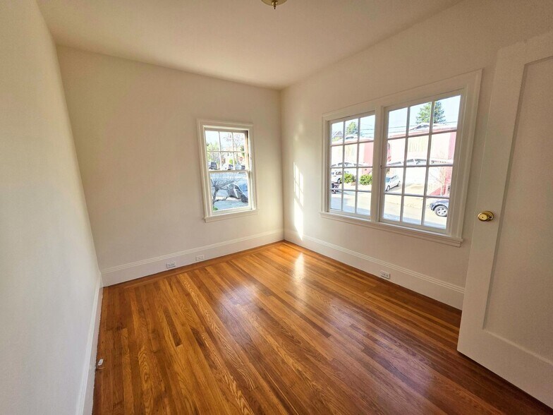 Building Photo - 1621 E 38th St