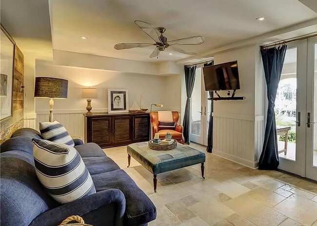 Building Photo - Spectacular Furnished Harbourfront Home in...