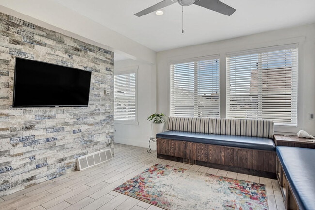 Building Photo - 903 Ocean Ave N