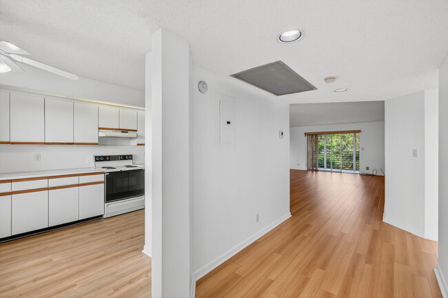 Building Photo - 1501 Cayman Way