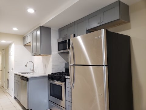 Building Photo - 2300 S Ridgeway Ave