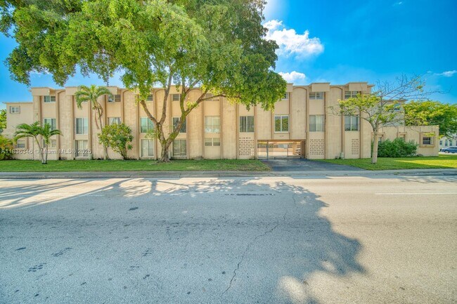 Building Photo - 1201 SW 42nd Ave