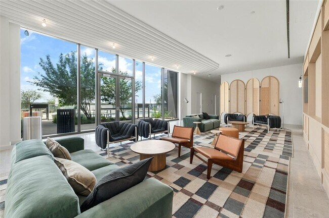 Building Photo - 44 East Ave