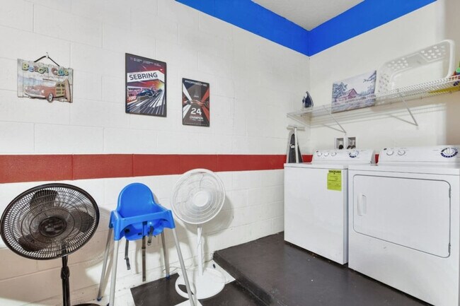 Building Photo - 4425 Acorn Ct