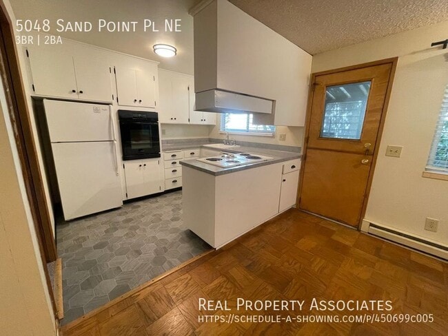 Building Photo - 5048 Sand Point Pl NE