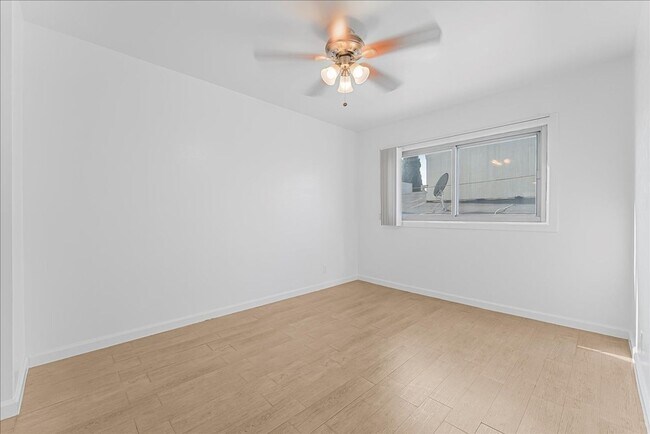 Building Photo - 3116 W 99th St