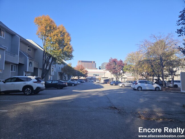 Building Photo - 150 N Beacon St