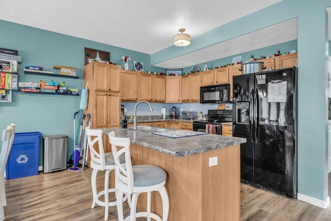 Building Photo - 1503 N August Dr