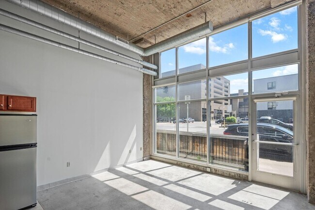 Building Photo - 521 S 7th St
