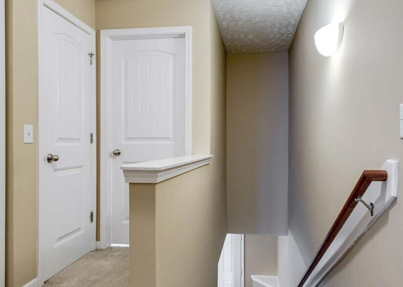 Building Photo - 576 Bradburn Village Cir
