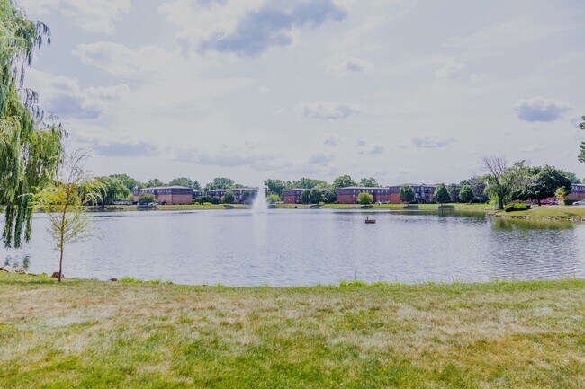 Building Photo - 9480 Bay Colony Dr