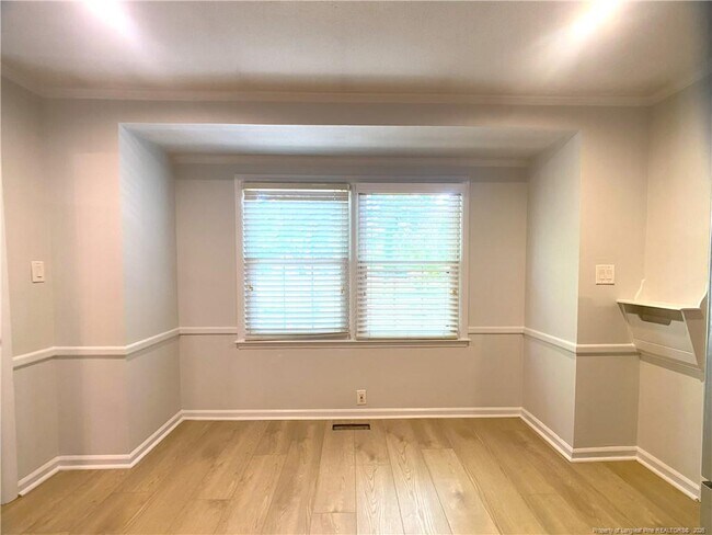 Building Photo - 2721 Mirror Lake Dr