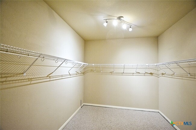 Building Photo - 2065 Dove Crossing Dr