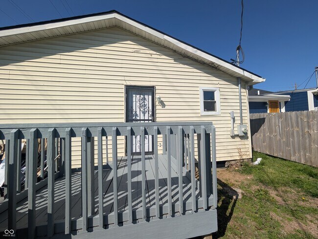 Building Photo - 451 W 26th St