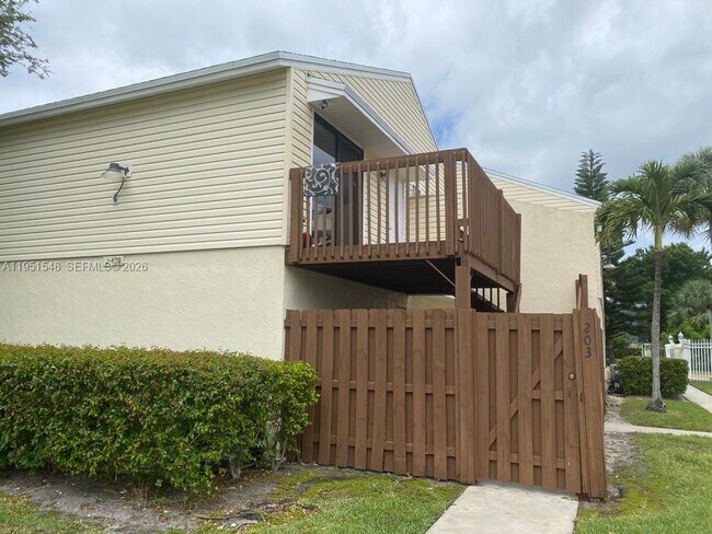 Building Photo - 629 Executive Center Dr