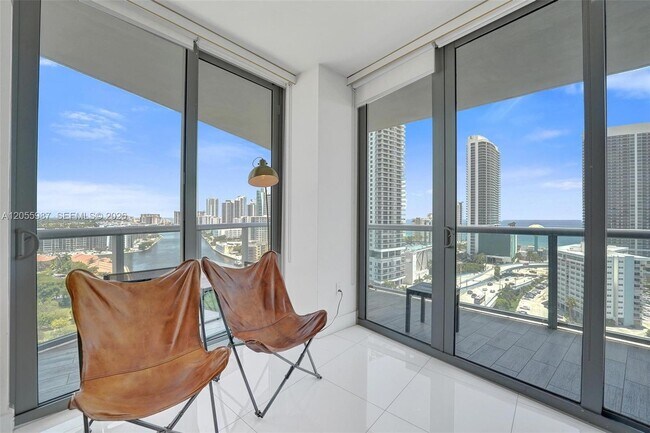 Building Photo - 2600 E Hallandale Beach Blvd