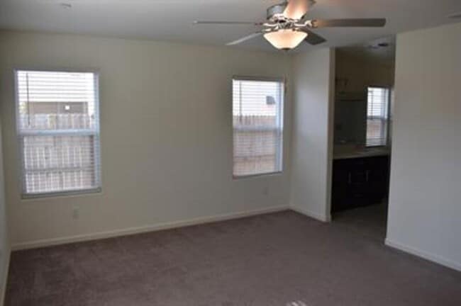 Building Photo - 686 Keenan Ct