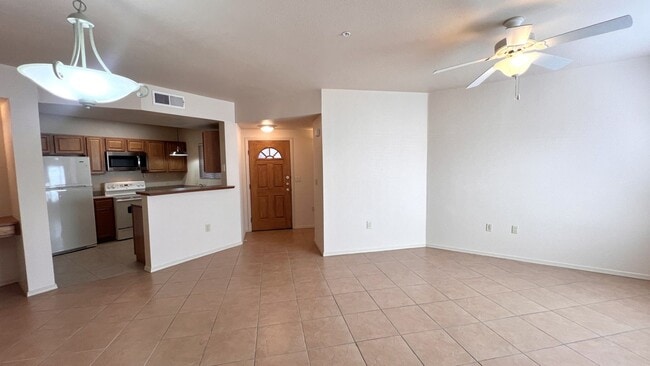 Building Photo - 2 Bedrooms, 2 Baths Ground Level