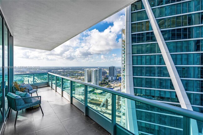 Building Photo - 900 Biscayne Blvd
