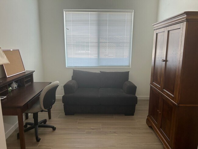 Building Photo - 26424 S Lakewood Dr