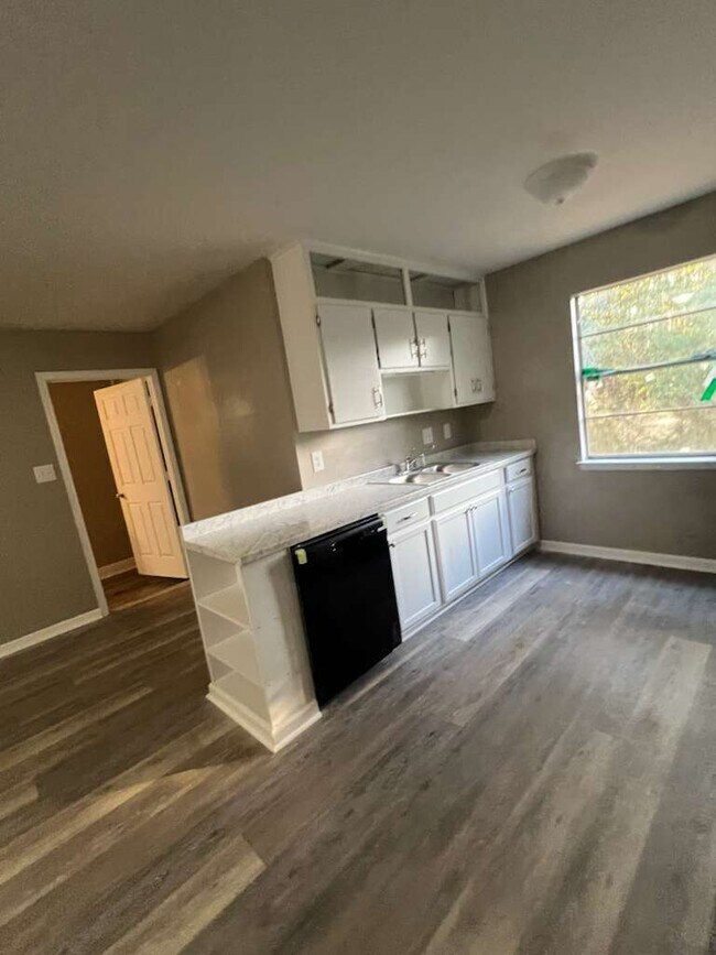 Building Photo - 10405 Riverbend Cir